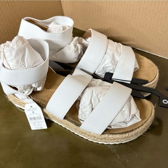 Time And Tru Platform 8 White Espadrille Sandals - Picture 2 of 4
